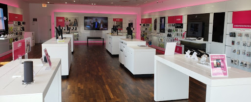 Cell Phone Store «T-Mobile», reviews and photos, 9990 Ridgeland Ave, Chicago Ridge, IL 60415, USA