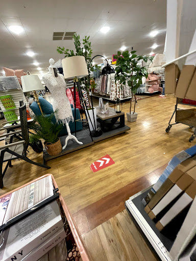 Department Store «HomeGoods», reviews and photos, 1945 W Lumsden Rd, Brandon, FL 33511, USA