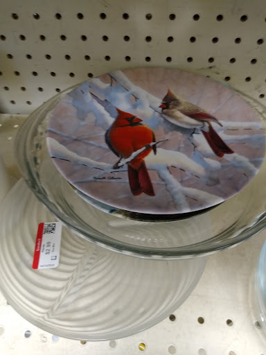 Thrift Store «Goodwill - Glendale», reviews and photos, 1622 W Glenoaks Blvd, Glendale, CA 91202, USA