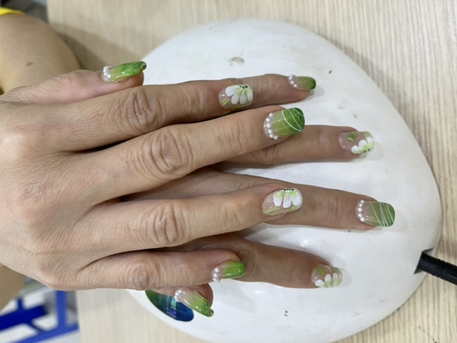 VIP Nails & Spa 76577