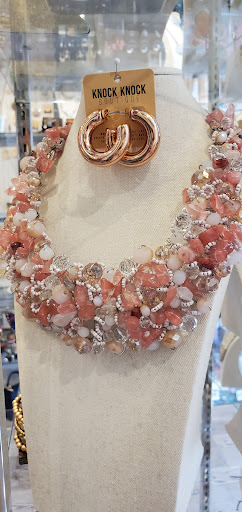 Jewelry Store «Knock Knock Boutique», reviews and photos, 110 W Chocolate Ave, Hershey, PA 17033, USA