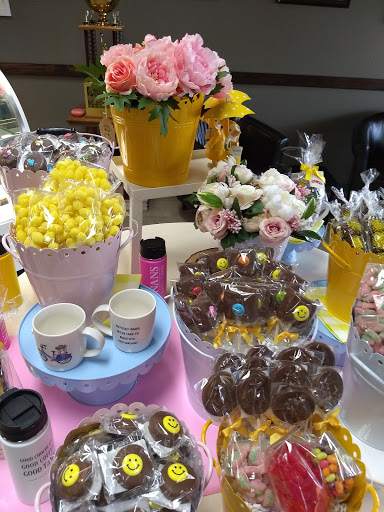 Chocolate Shop «Winans Chocolates & Coffees», reviews and photos, 470 1st Ave, Coralville, IA 52241, USA