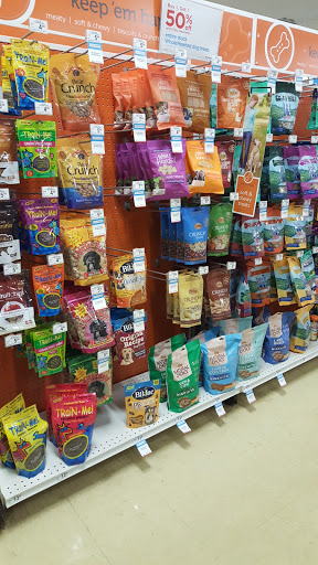 Pet Supply Store «Petco Animal Supplies», reviews and photos, 230 S Virginia St #880, Crystal Lake, IL 60014, USA