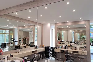 Studio 5. Salon fryzjersko - kosmetyczny image