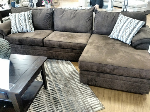 Shopping Mall «Riverpoint Center», reviews and photos, 1730 W Fullerton Ave, Chicago, IL 60614, USA