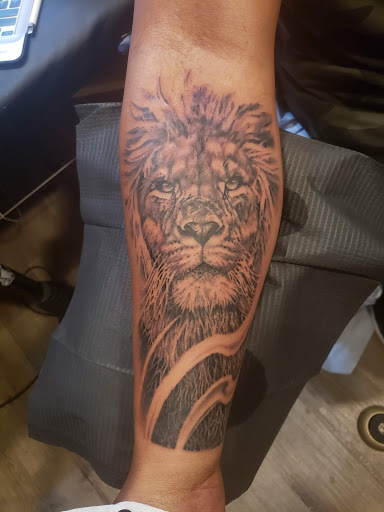 Tattoo Shop «Thunderbolt Tattoo», reviews and photos, 2088 Briarcliff Rd NE, Atlanta, GA 30329, USA