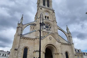 Église catholique Saint-Clodoald à Saint-Cloud image