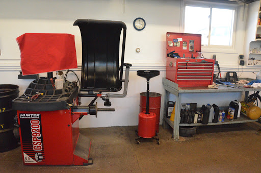 Used Car Dealer «Wayne Hall Chrysler Jeep Dodge», reviews and photos, 507 E Main St, Anamosa, IA 52205, USA