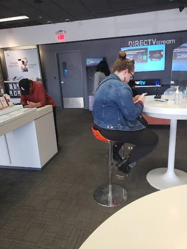 Cell Phone Store «AT&T», reviews and photos, 2724 Lincoln Dr, Roseville, MN 55113, USA