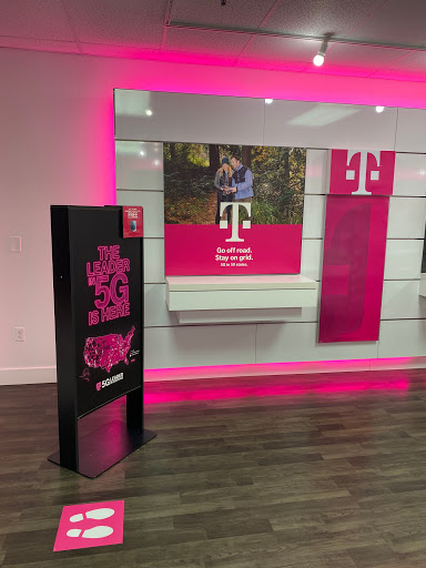 Cell Phone Store «T-Mobile», reviews and photos, 16600 W 159th St #103, Lockport, IL 60441, USA