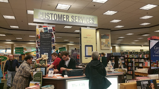 Book Store «Barnes & Noble Booksellers», reviews and photos, 1739 Olentangy River Rd, Columbus, OH 43212, USA