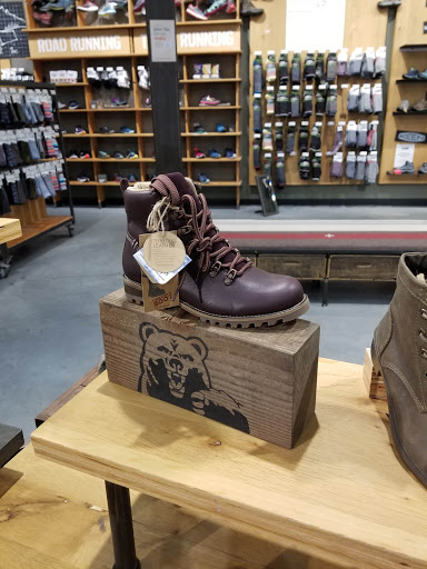 Camping Store «REI», reviews and photos, 350 Independence Blvd, Virginia Beach, VA 23462, USA