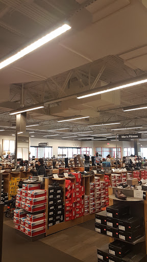 Shoe Store «DSW Designer Shoe Warehouse», reviews and photos, 8400 Factory Shops Blvd #400, Jeffersonville, OH 43128, USA