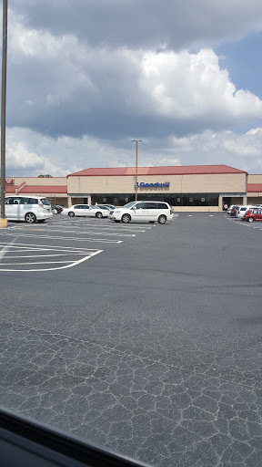 Thrift Store «Goodwill of North Georgia: Kennesaw Store and Donation Center», reviews and photos, 2500 Cobb Pkwy N, Kennesaw, GA 30152, USA