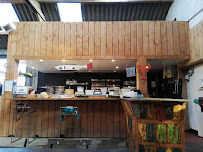 Atmosphère du Bar-restaurant à huîtres Les Huîtres Du Père Gus. Producteur d'huîtres Normandes à Blainville-sur-Mer - n°2