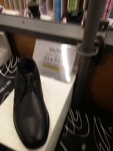 Shoe Store «DSW Designer Shoe Warehouse», reviews and photos, 2453 NW 185th Ave, Hillsboro, OR 97124, USA