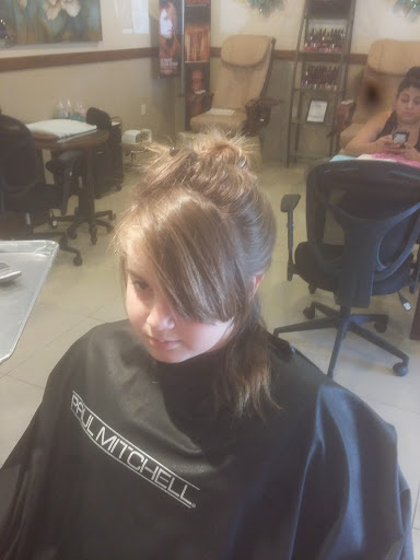 Nail Salon «Friends & Family Salon», reviews and photos, 1340 W Goodwin St, Pleasanton, TX 78064, USA