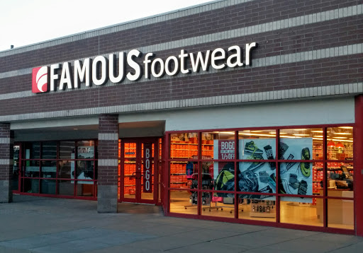 Famous Footwear, 211 NE Englewood Rd, Kansas City, MO 64118, USA, 
