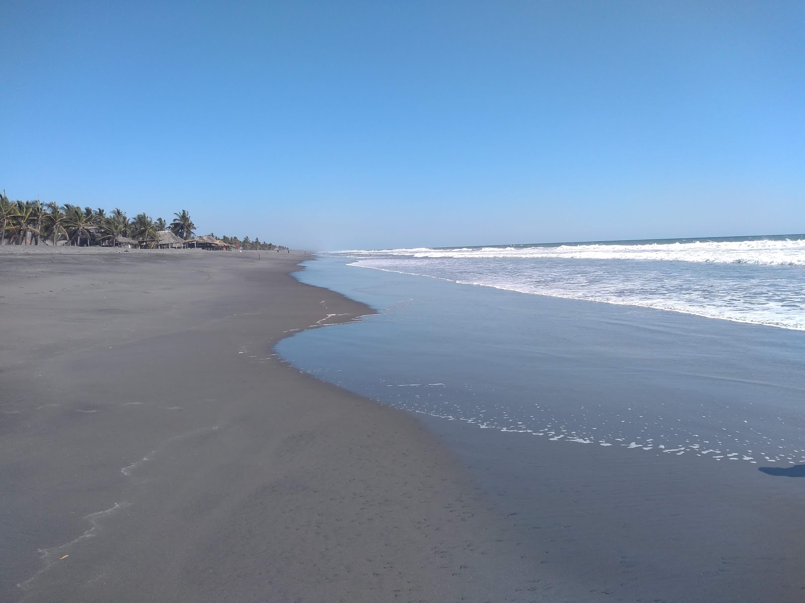 Costa Azul beach的照片 带有蓝色纯水表面