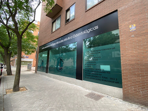 CLÍNICA DENTAL CAREY – (Los Cármenes)