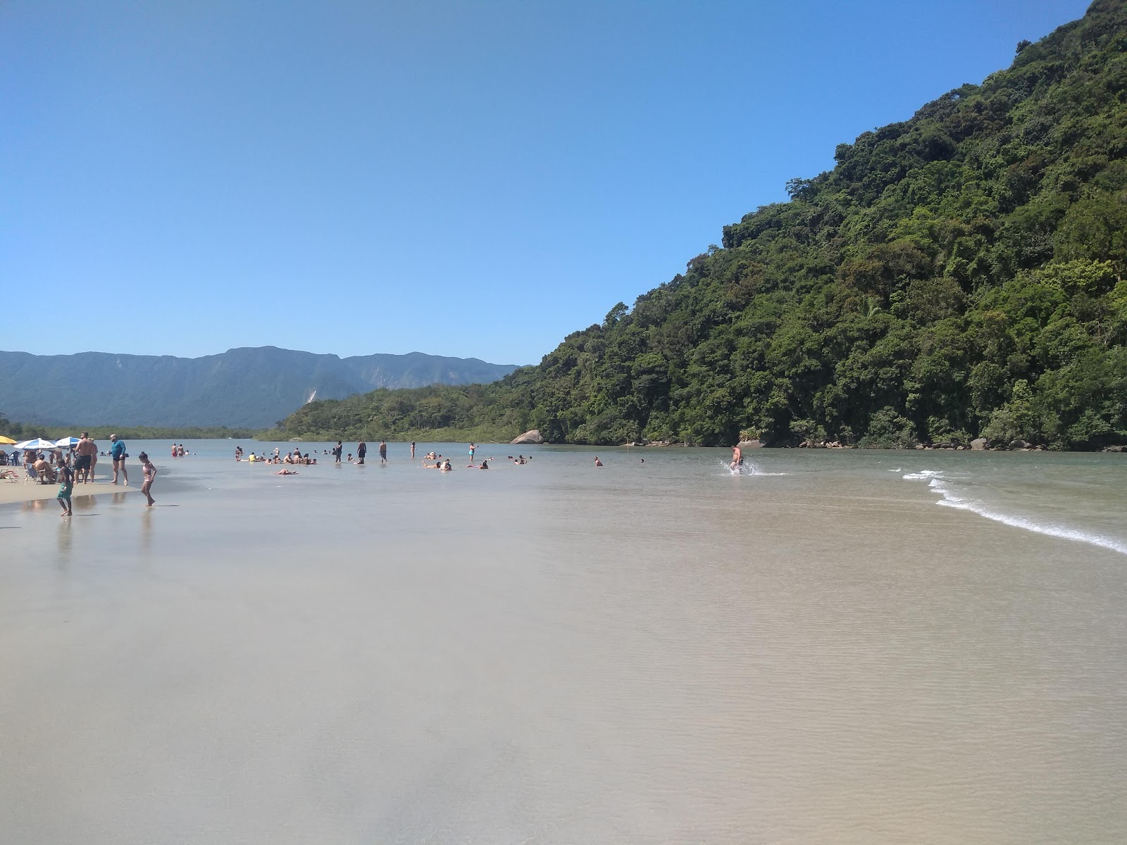 Foto de Praia Guaratuba - lugar popular entre os apreciadores de relaxamento