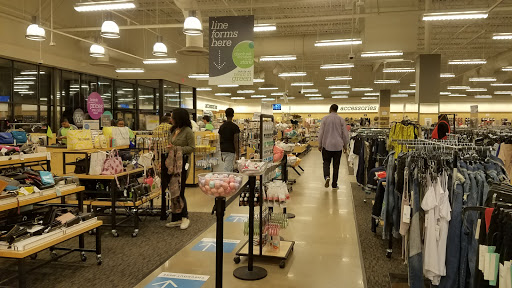 Department Store «Nordstrom Rack West Farm Shopping Center», reviews and photos, 1600 SE Rd, Farmington, CT 06032, USA