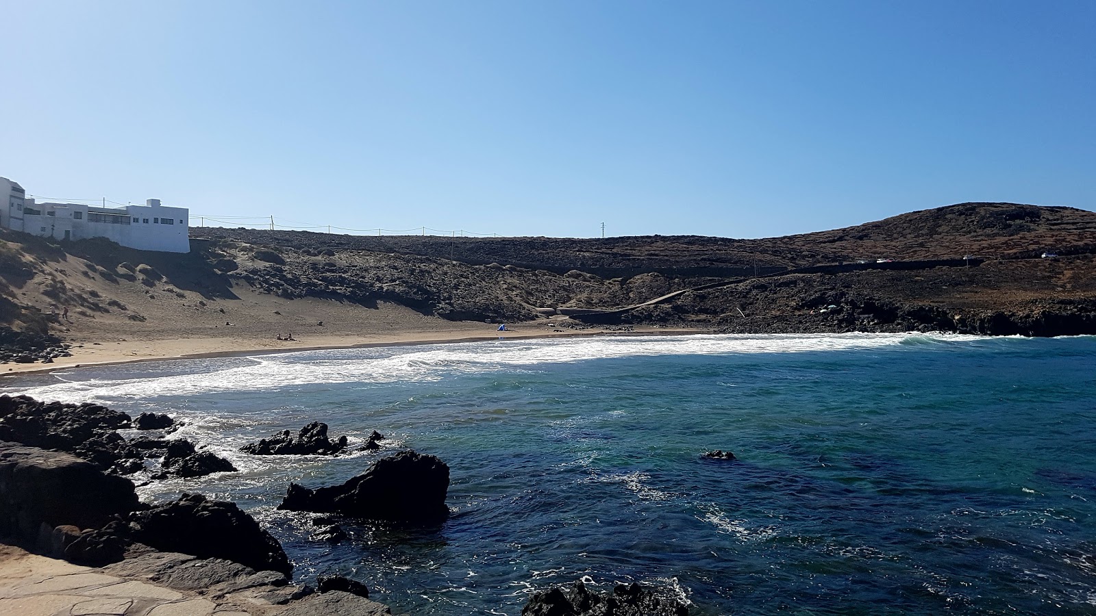 Photo de Playa el Poris situé dans une zone naturelle