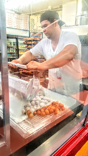 Donut Shop «Donut Hut», reviews and photos, 2025 W Magnolia Blvd, Burbank, CA 91506, USA