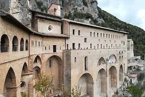 Monaci Benedettini del Monastero di Santa Scolastica image