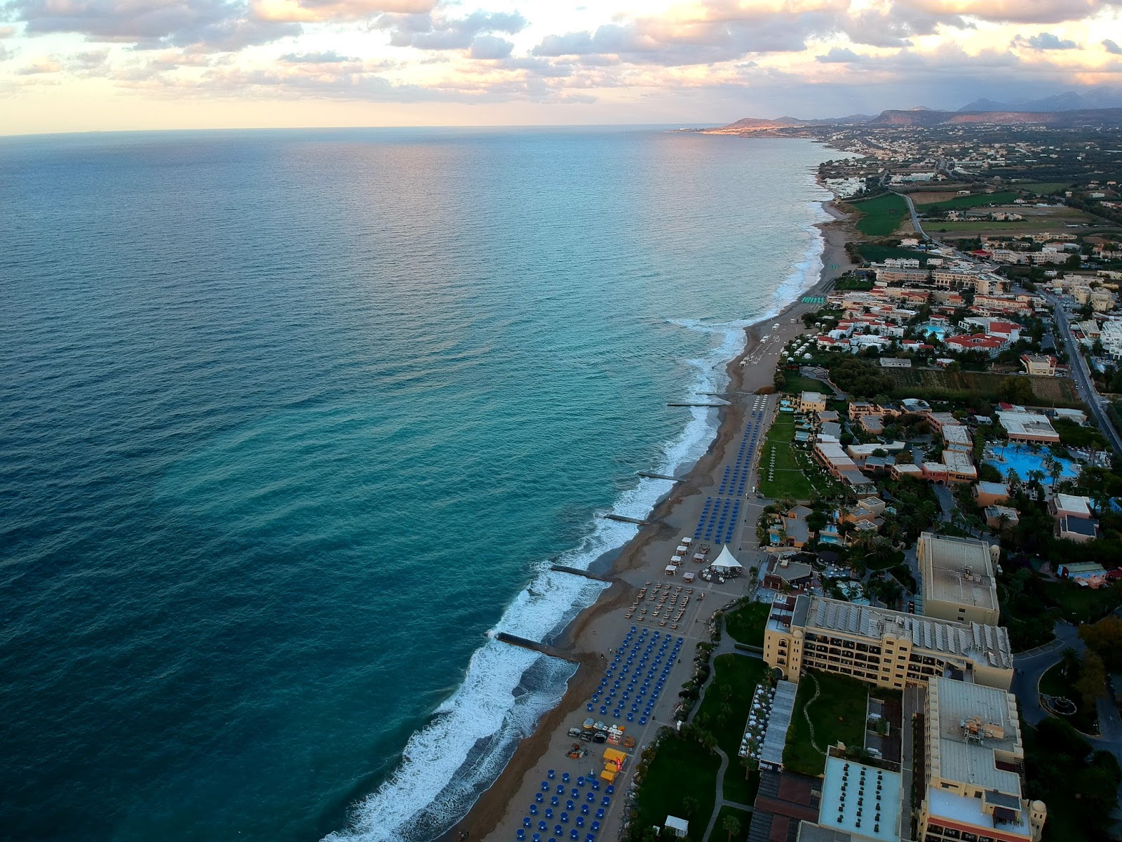 Fotografija Beach Adelianos Kampos z prostorna obala