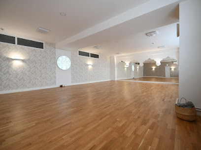 Pure Yoga Studio - Strada Budiului 68, Târgu Mureș 547186, Romania