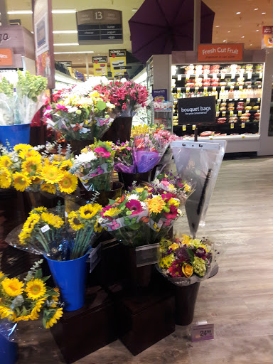 Grocery Store «Safeway», reviews and photos, 1235 Stratford Ave, Dixon, CA 95620, USA