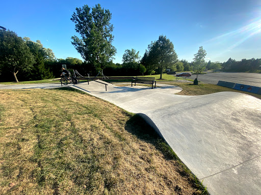 Community Center «Vernon Hills Park District - Sullivan Community Center and Family Aquatic Center», reviews and photos, 635 N Aspen Dr, Vernon Hills, IL 60061, USA