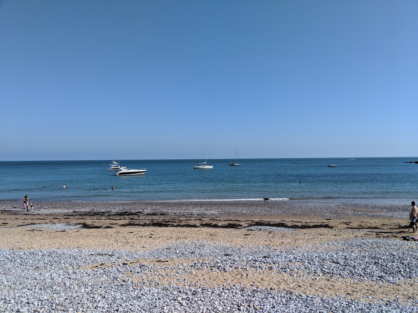 Foto van Pwll Du beach met blauw puur water oppervlakte