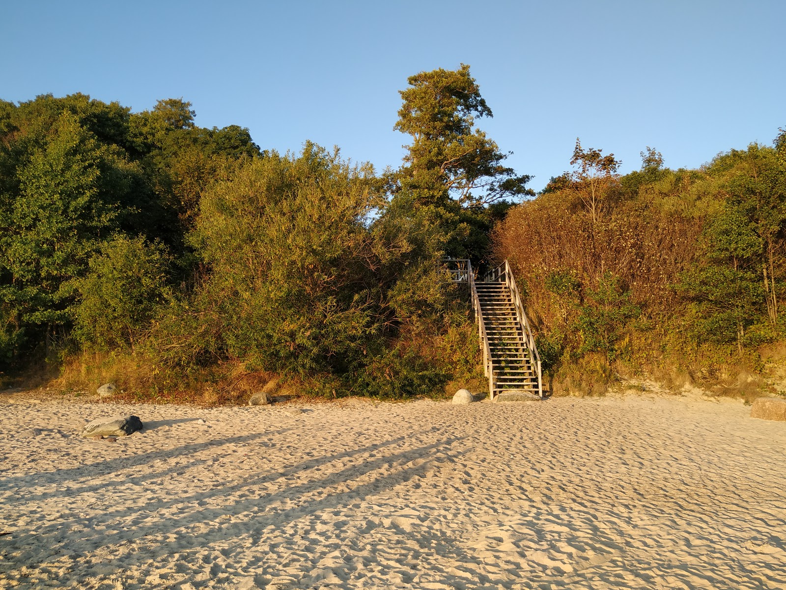 Karkles beach'in fotoğrafı - rahatlamayı sevenler arasında popüler bir yer
