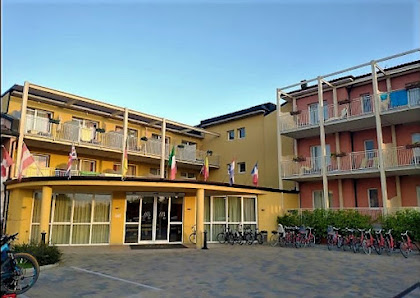 Hotel Bella Lazise Località Gabbiola, 76, 37017 Lazise VR, Italia