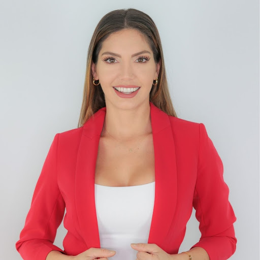 Stefania Mogollon | Realtor® | Real Estate Agent