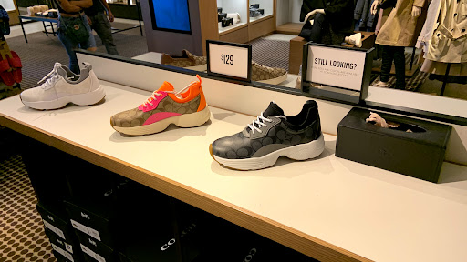 Shopping Mall «Camarillo Premium Outlets», reviews and photos, 740 E Ventura Blvd, Camarillo, CA 93010, USA