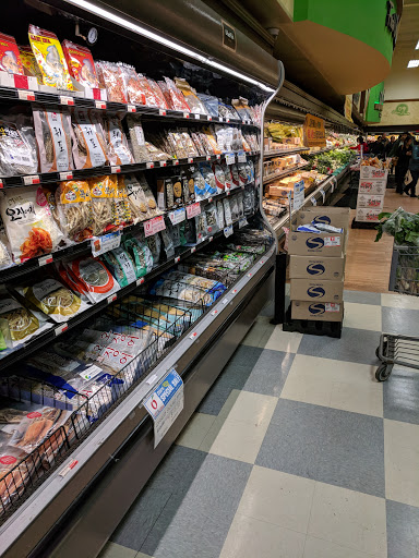 Korean Grocery Store «Lotte Plaza Market - Centreville», reviews and photos, 5900 Centreville Crest Ln, Centreville, VA 20121, USA