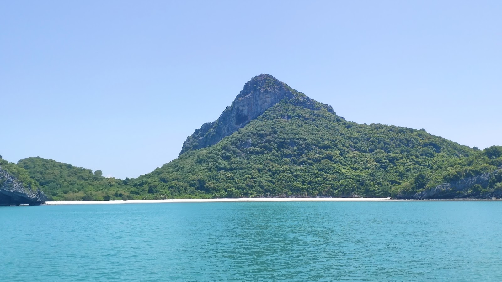 Koh Thong Thaeng Beach'in fotoğrafı parlak kum yüzey ile