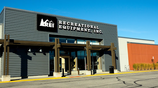 Camping Store «REI», reviews and photos, 1209 E Golf Rd, Schaumburg, IL 60173, USA