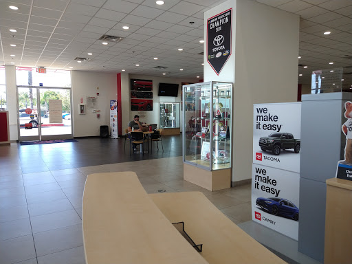 Toyota Dealer «Miller Toyota of Anaheim», reviews and photos, 1331 N Euclid St, Anaheim, CA 92801, USA