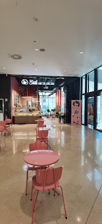 Atmosphère du Café Emilie and the cool kids - Cookies & Coffee shop à Marseille - n°7