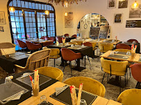 Atmosphère du Restaurant PETRUS à Roquefort-les-Pins - n°1