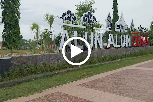 Alun-Alun Simpang Enam Demak image