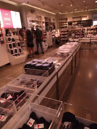 Clothing Store «H&M», reviews and photos, 6800 N 95th Ave, Glendale, AZ 85305, USA