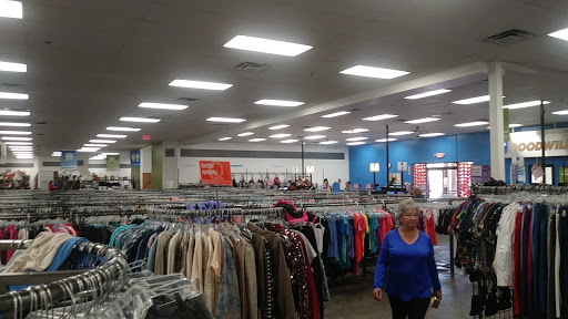 Thrift Store «32nd St & Chandler Goodwill Retail Store & Donation Center», reviews and photos, 15633 S 32nd St, Phoenix, AZ 85048, USA