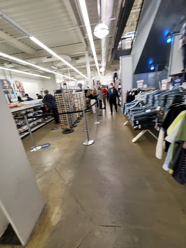 Clothing Store «Old Navy», reviews and photos, 1232 3rd Street Promenade, Santa Monica, CA 90401, USA