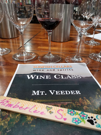 Wine Store «Sunfish Cellars Wine & Spirits», reviews and photos, 803 Sibley Memorial Hwy, St Paul, MN 55118, USA