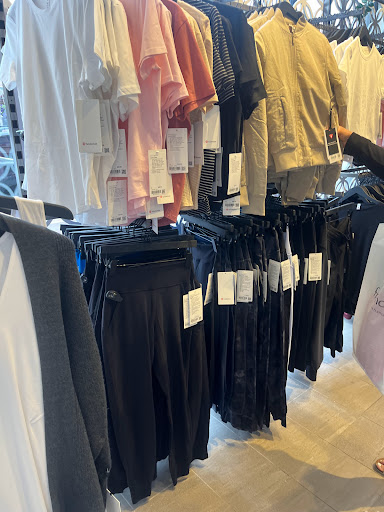 Sportswear Store «lululemon», reviews and photos, 444 Nichols Rd, Kansas City, MO 64112, USA